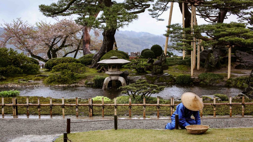 Japansk park, Kenroku-en - en av de tre mest berömda parkerna i Japan i staden Kanazawa i prefekturen Ishikawa, Japan. 